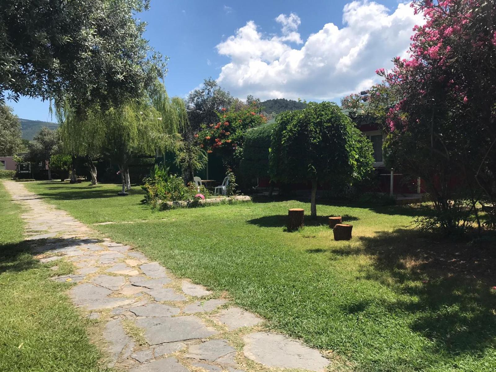 Cicek Evler Tatil Koeyue Hotell Armutlu Exteriör bild